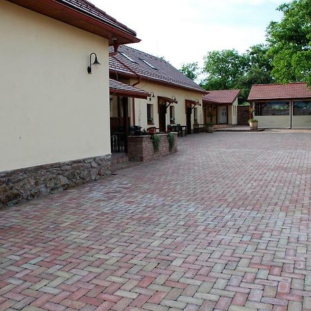 Ubytovanie Tri Ruze Krasnohorske Podhradie Luaran gambar