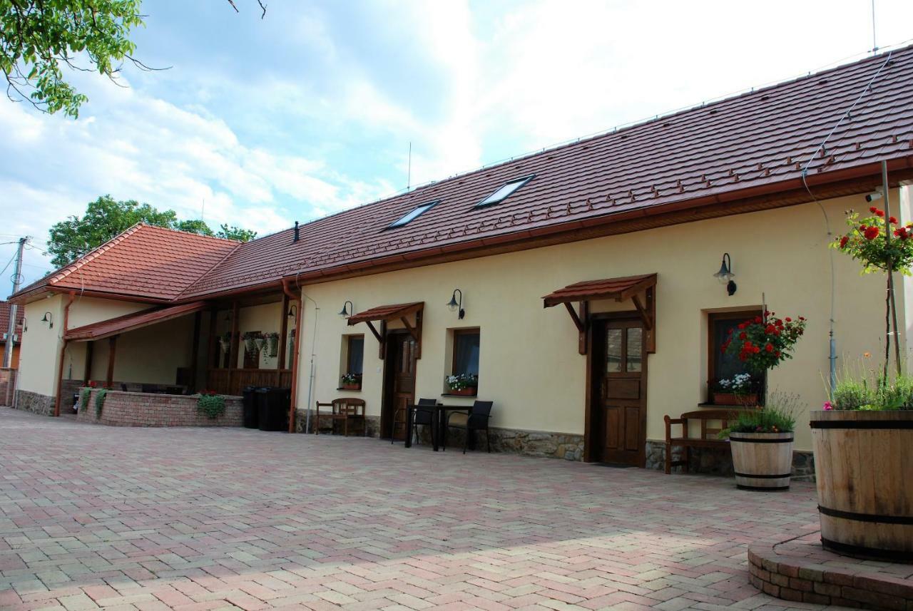 Ubytovanie Tri Ruze Krasnohorske Podhradie Luaran gambar